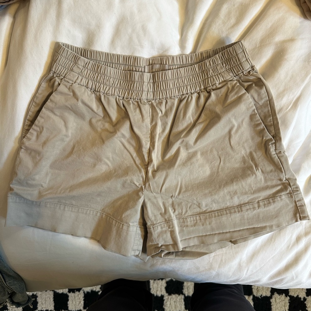 Everlane Khaki Pull on Shorts